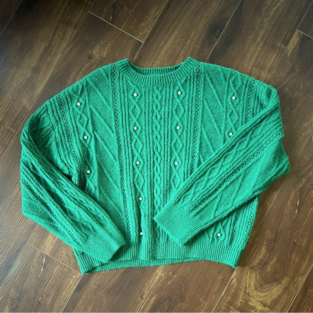 Woman’s POL sweater with pearls